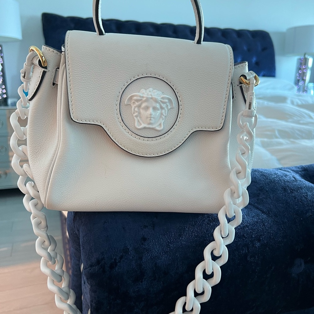 Versace White Leather Shoulder Bag in excellent condition